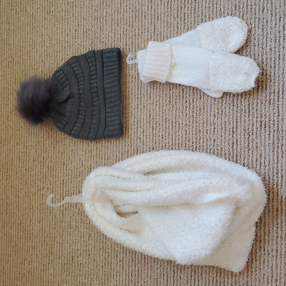Hat, scarf and mitten set